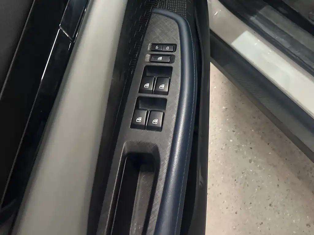 Changan Changan UNI-V iDD 2023 Model iDD 1.5T 113km Smart Fun Edition (Fast Version) 2023 - thumbnail 8