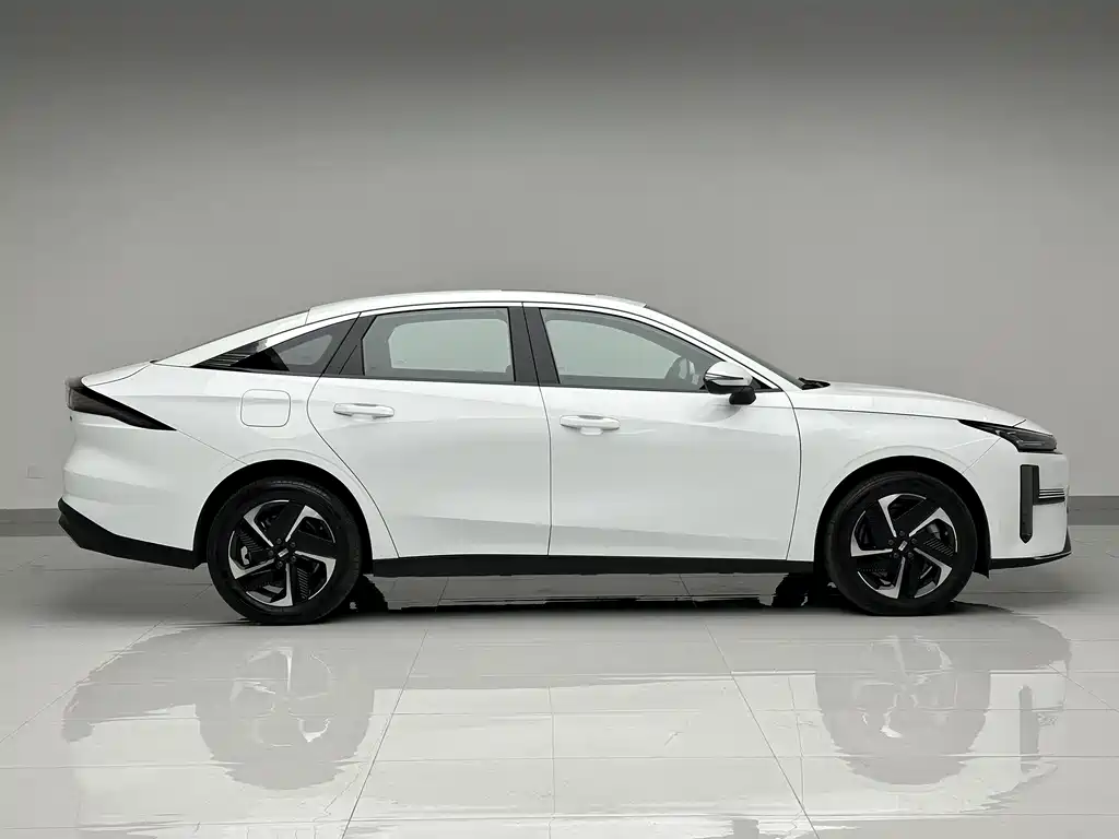 Geely Galaxy Geely Galaxy L6 2025 EM-i 140km Starship Edition 2025 - thumbnail 5