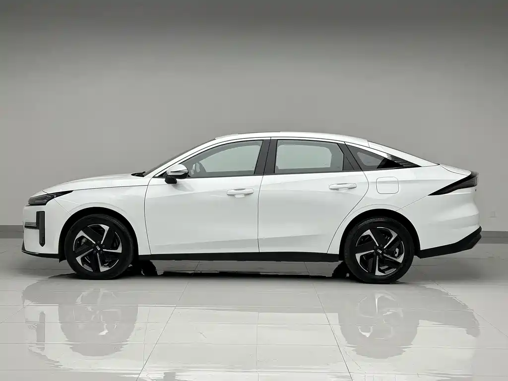 Geely Galaxy Geely Galaxy L6 2025 EM-i 140km Starship Edition 2025 - thumbnail 8