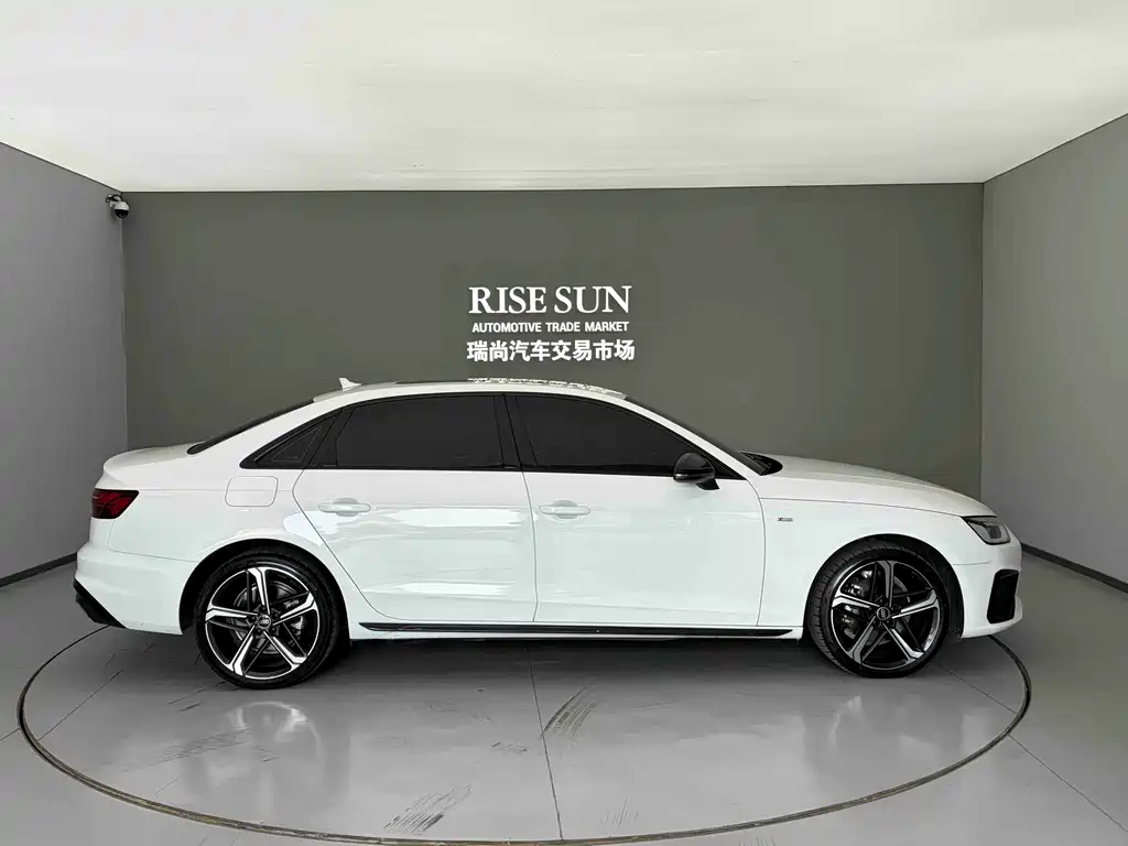 Audi Audi A4L 2024 40 TFSI Luxury Dynamic Model 2024 - thumbnail 4