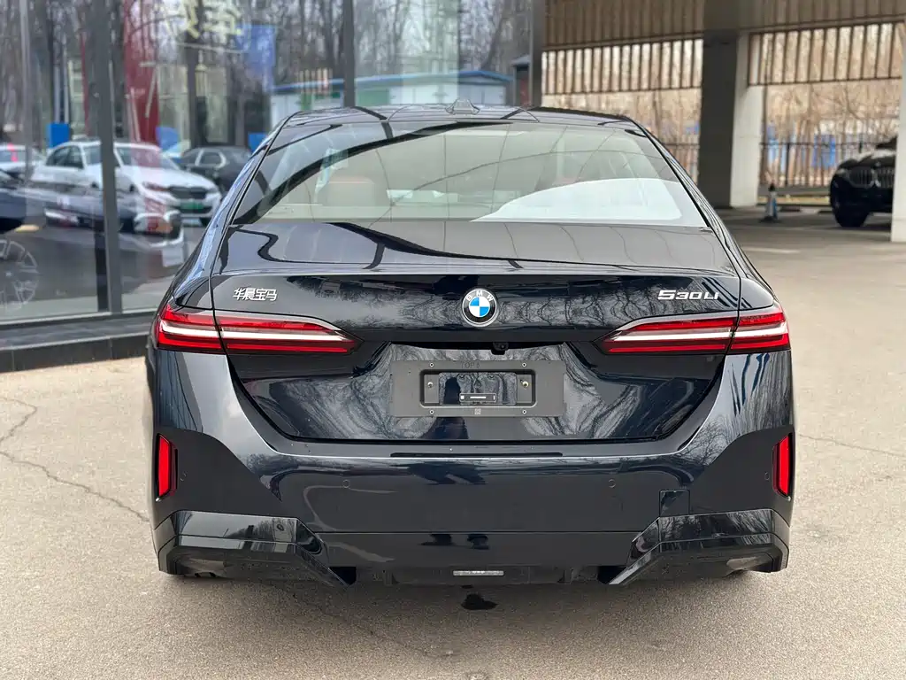 BMW BMW 5 Series 2025 530Li Premium M Sport Package 2026 - thumbnail 10