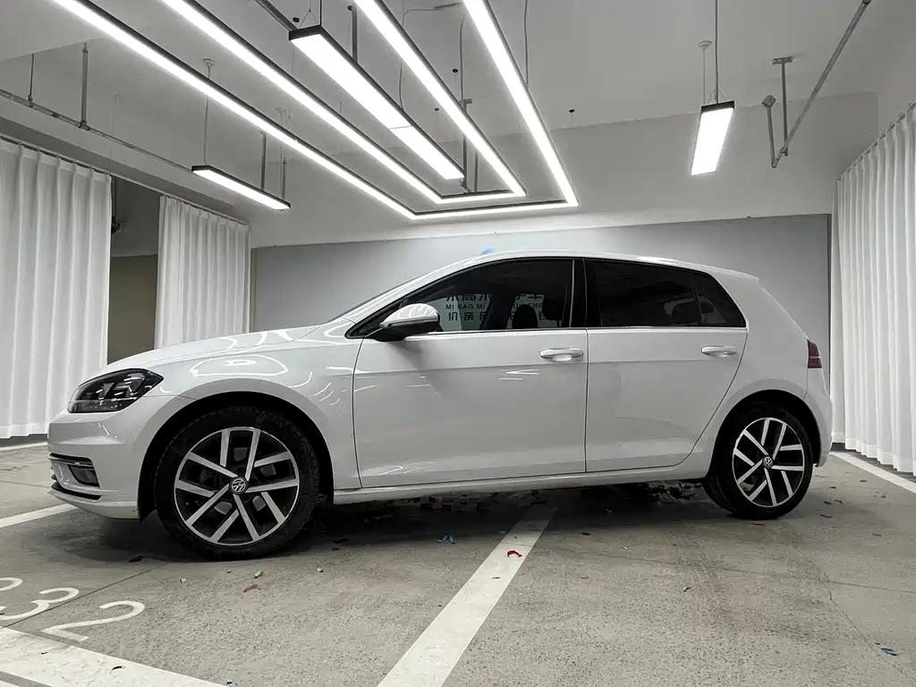 Volkswagen Volkswagen Golf 2018 230TSI Automatic Luxury Edition 2018 - thumbnail 2