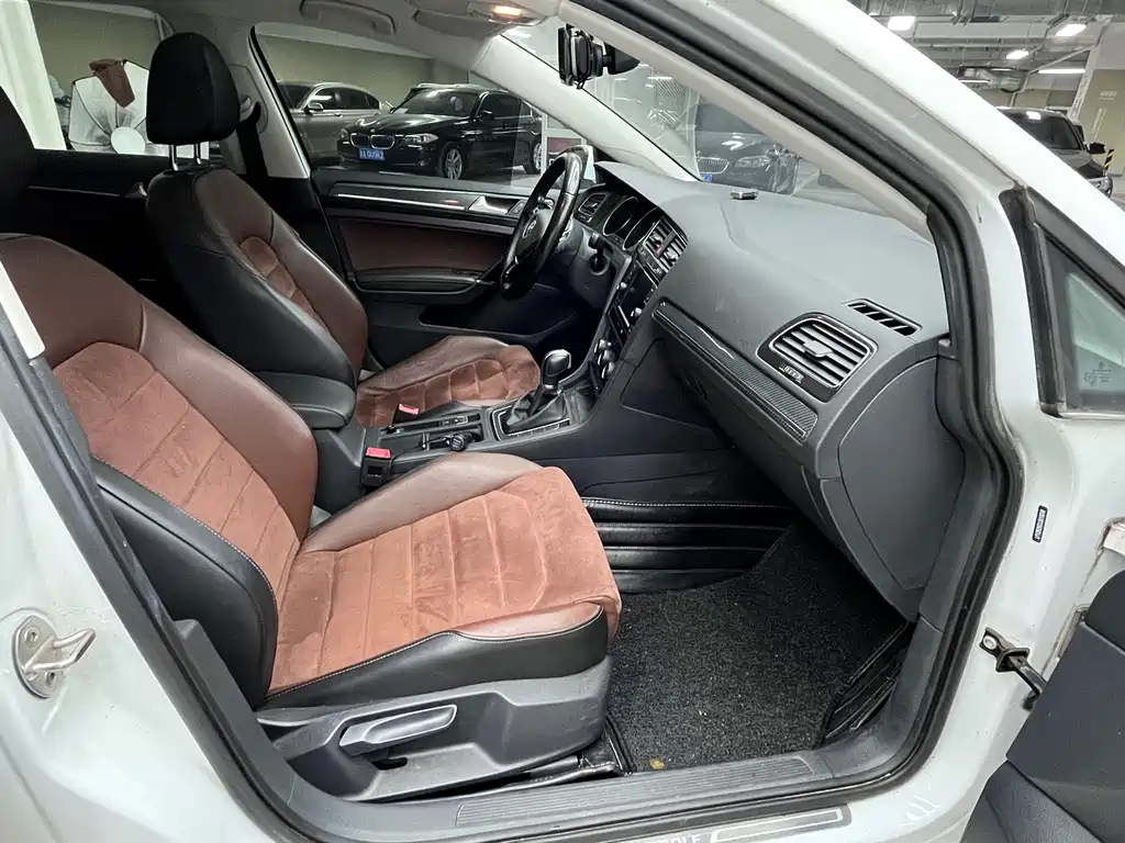 Volkswagen Volkswagen Golf 2018 230TSI Automatic Luxury Edition 2018 - thumbnail 6