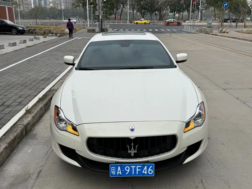 Maserati Chrysler 300C 2013 3.0T Standard 2014 - thumbnail 2
