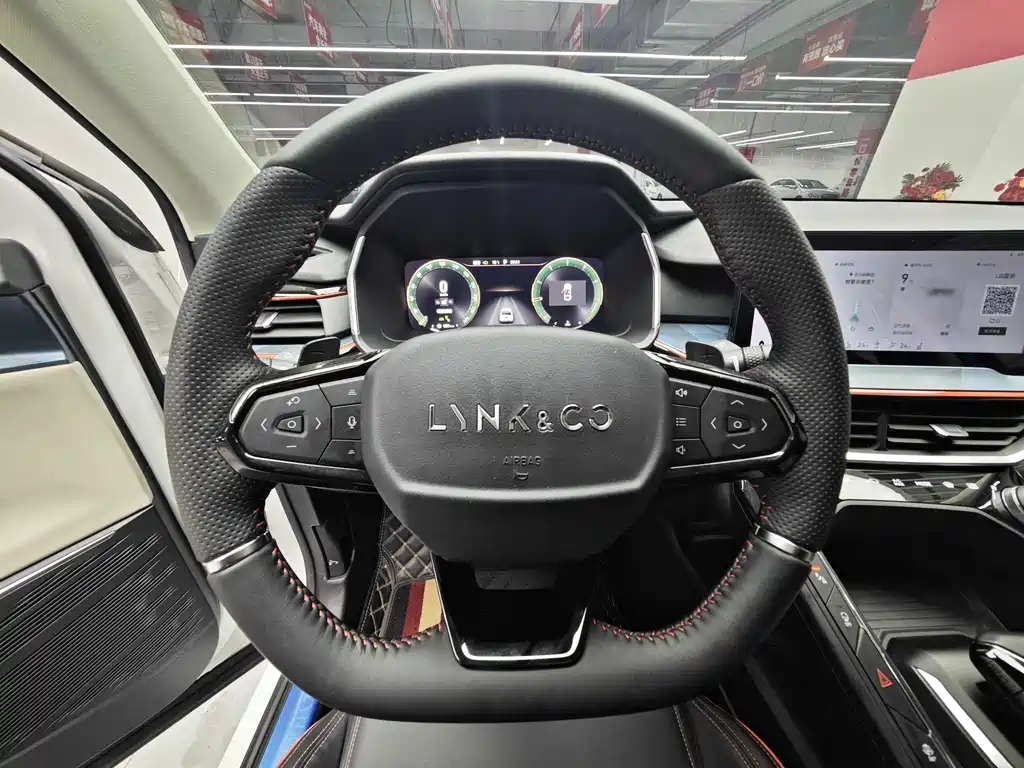 Lynk & Co Lynk & Co 06 2020 Model 1.5T Halo 2021 - thumbnail 4