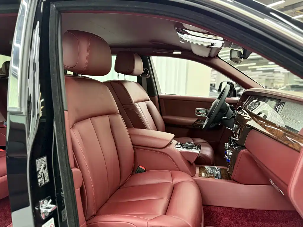 Rolls-Royce Phantom 2018 6.7T Standard Wheelbase Version 2019 - thumbnail 18
