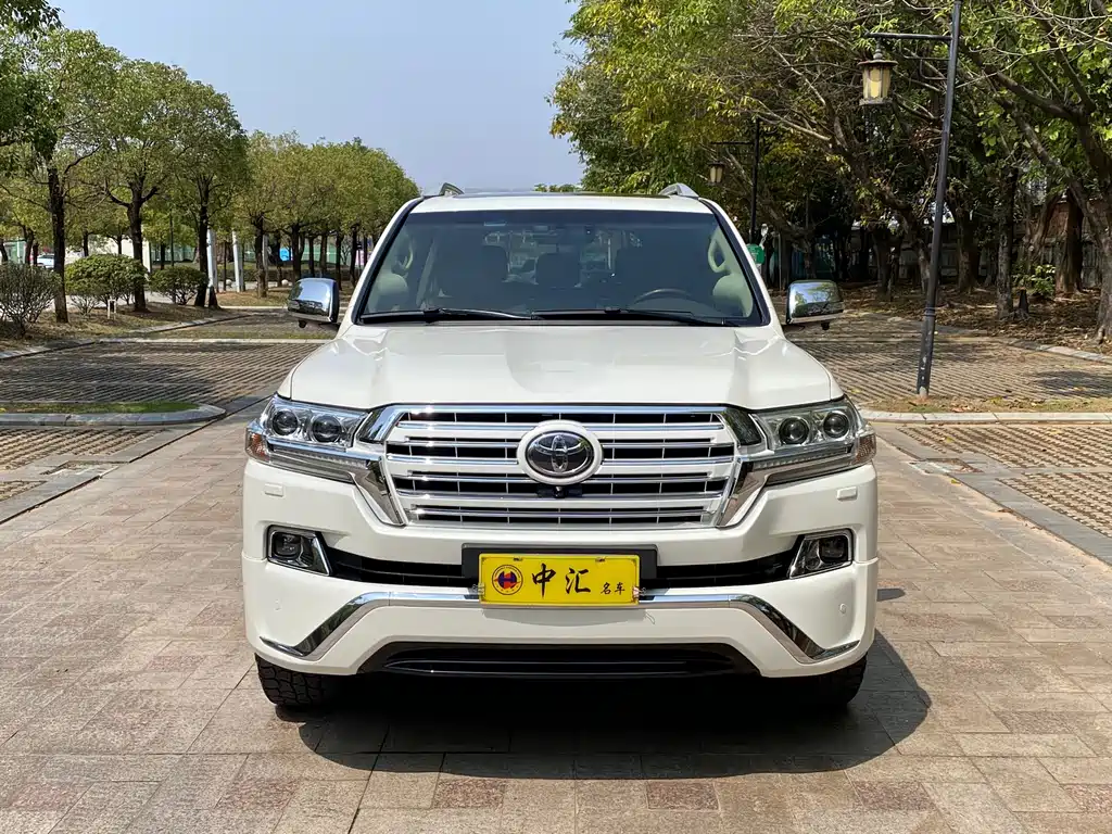 Toyota Land Cruiser (Imported) 2016 Model 4.0L Middle East Version 2017 - thumbnail 2