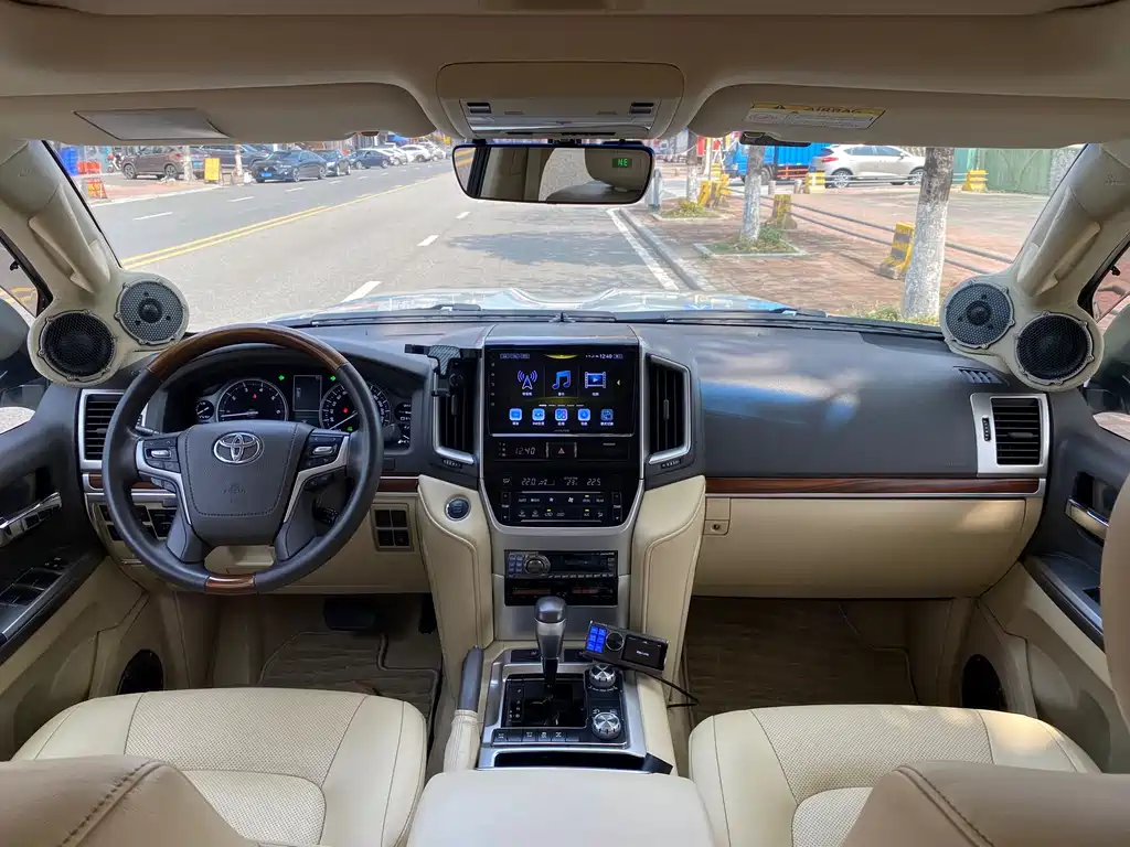 Toyota Land Cruiser (Imported) 2016 Model 4.0L Middle East Version 2017 - thumbnail 5