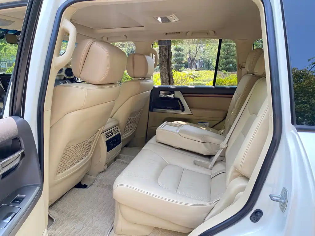 Toyota Land Cruiser (Imported) 2016 Model 4.0L Middle East Version 2017 - thumbnail 6