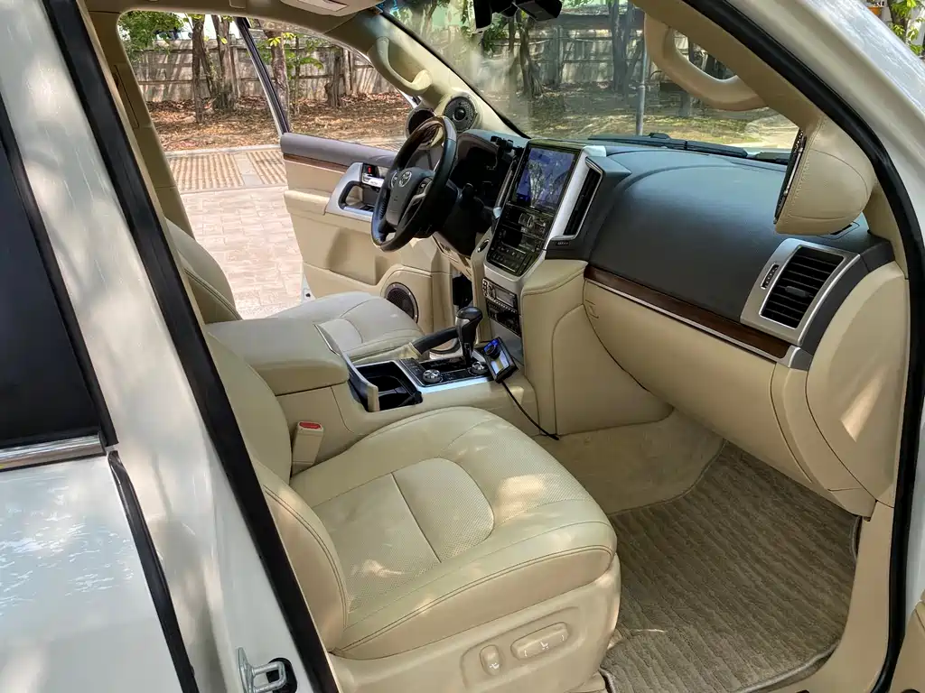 Toyota Land Cruiser (Imported) 2016 Model 4.0L Middle East Version 2017 - thumbnail 9