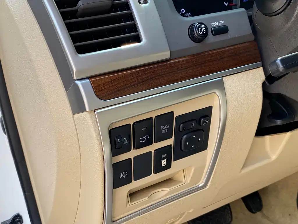 Toyota Land Cruiser (Imported) 2016 Model 4.0L Middle East Version 2017 - thumbnail 10