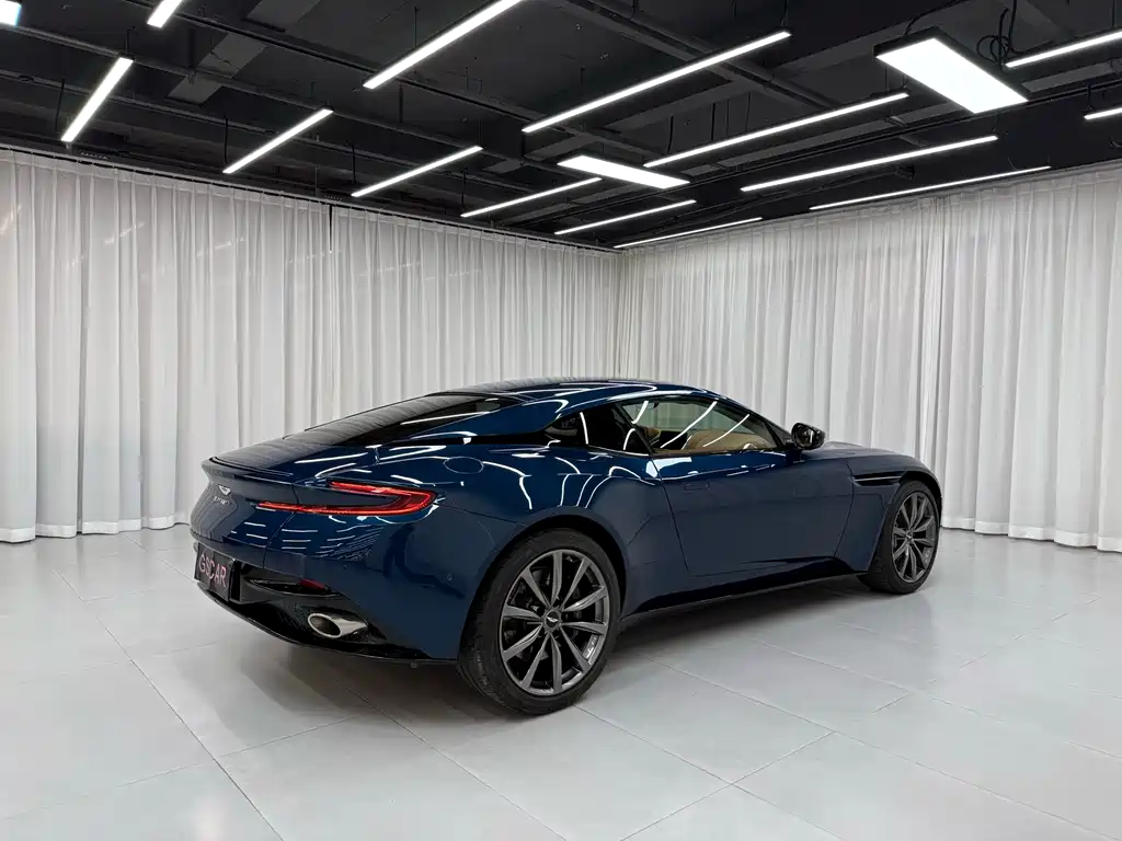 Aston Martin Aston Martin DB11 2017 4.0T V8 2018 - thumbnail 3