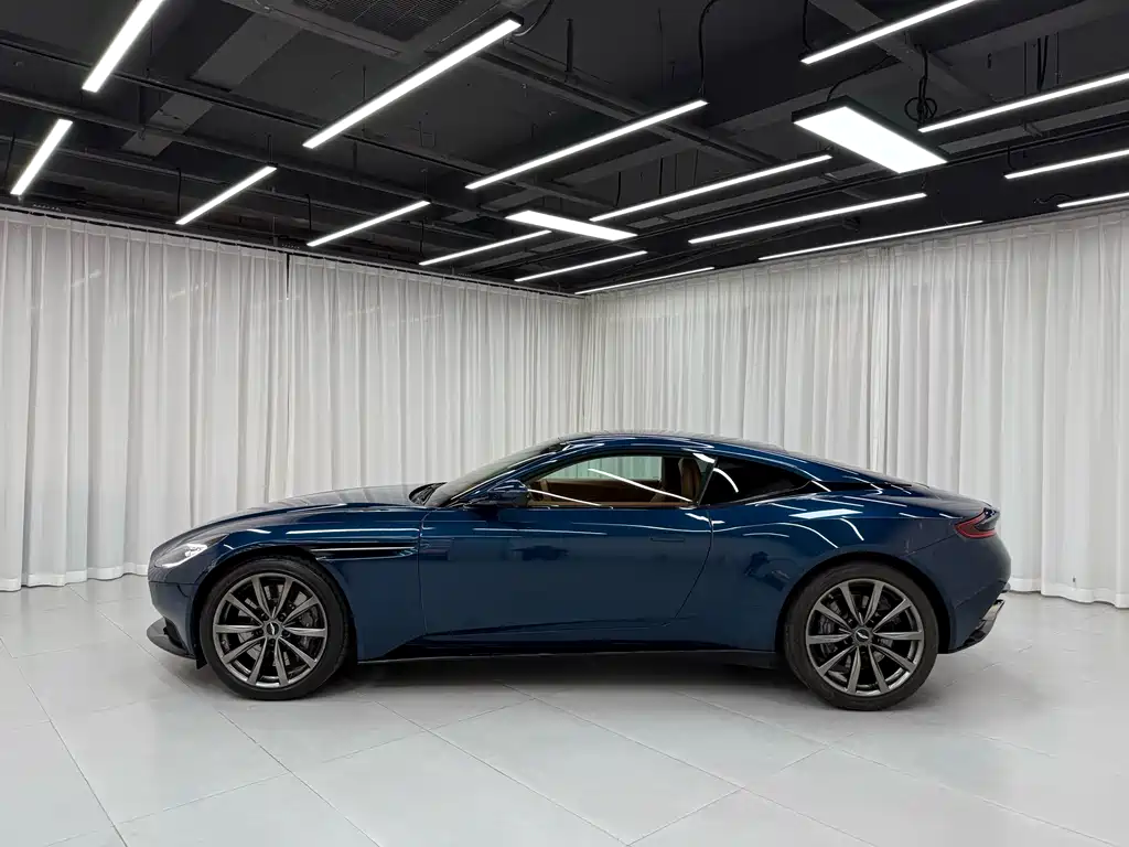 Aston Martin Aston Martin DB11 2017 4.0T V8 2018 - thumbnail 5