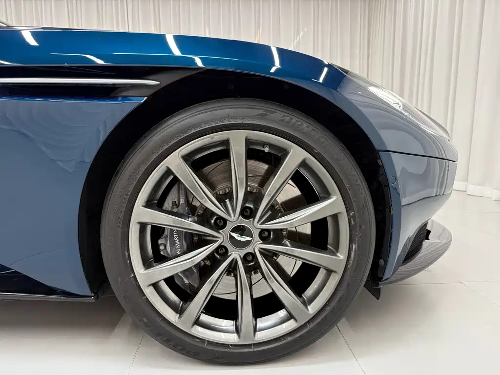 Aston Martin Aston Martin DB11 2017 4.0T V8 2018 - thumbnail 8