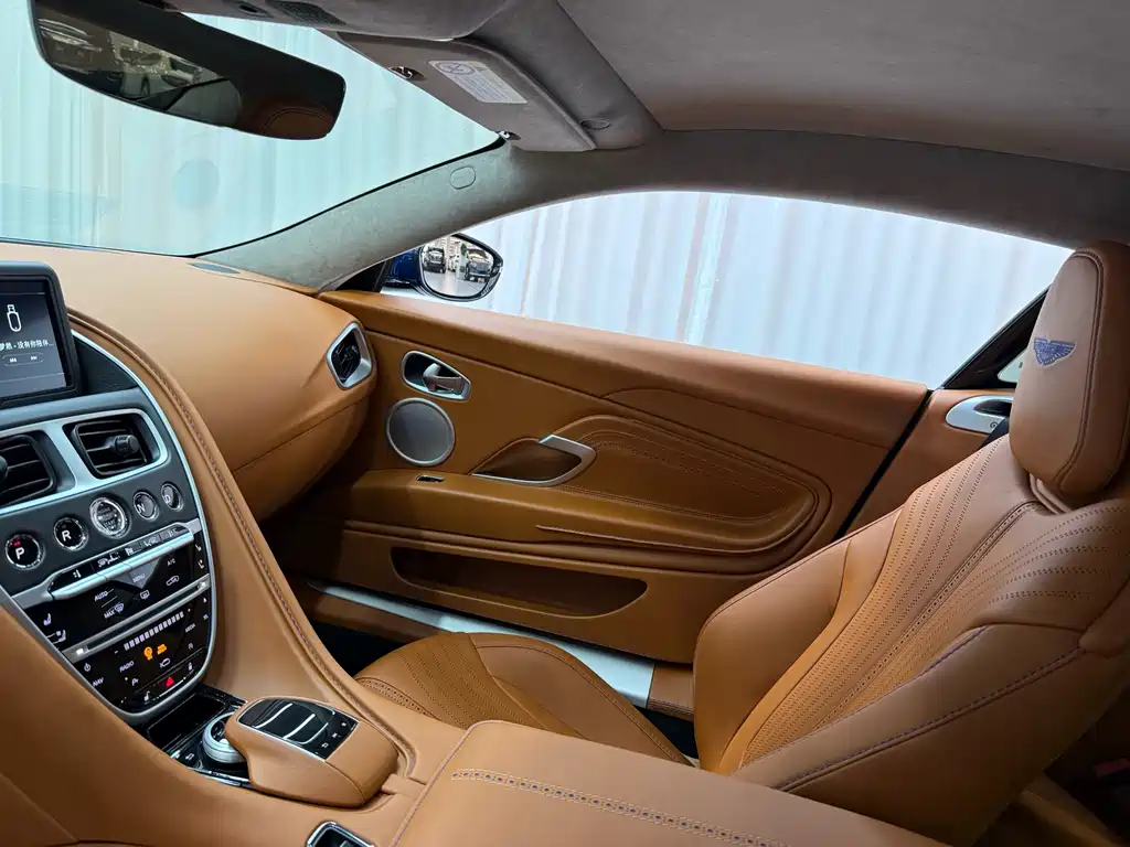 Aston Martin Aston Martin DB11 2017 4.0T V8 2018 - thumbnail 10