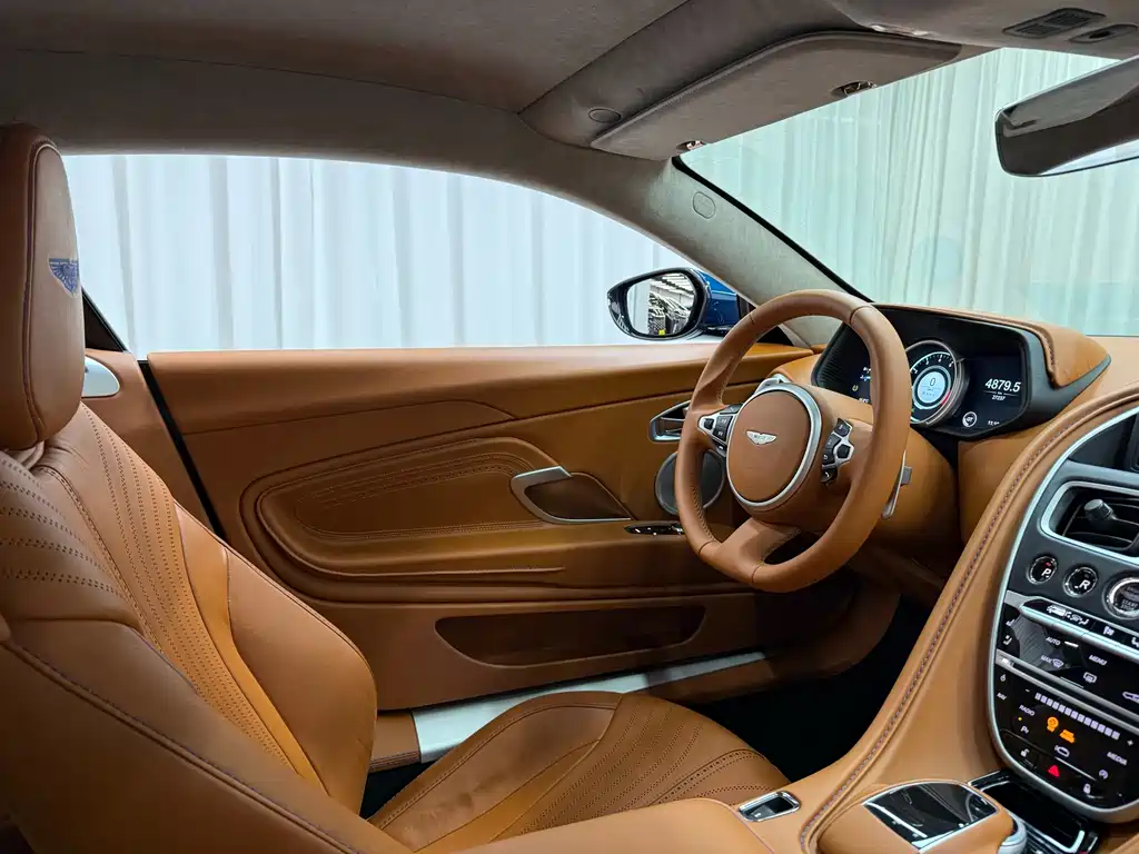 Aston Martin Aston Martin DB11 2017 4.0T V8 2018 - thumbnail 14
