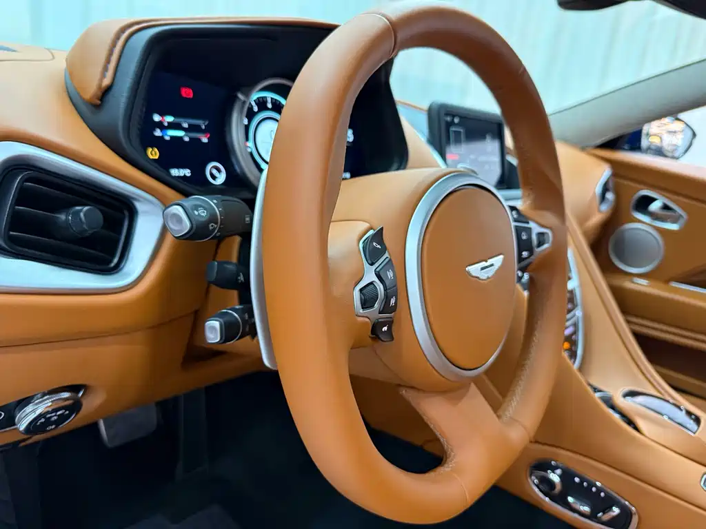 Aston Martin Aston Martin DB11 2017 4.0T V8 2018 - thumbnail 15