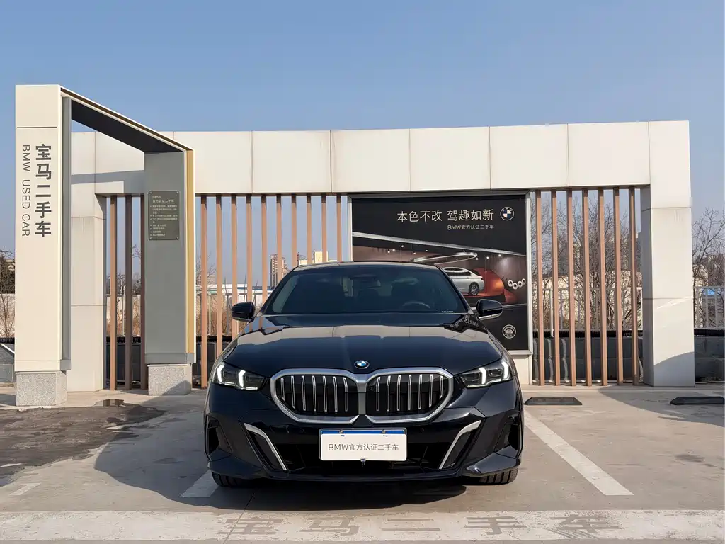 BMW BMW 5 Series 2025 530Li Premium M Sport Package 2025 - thumbnail 2