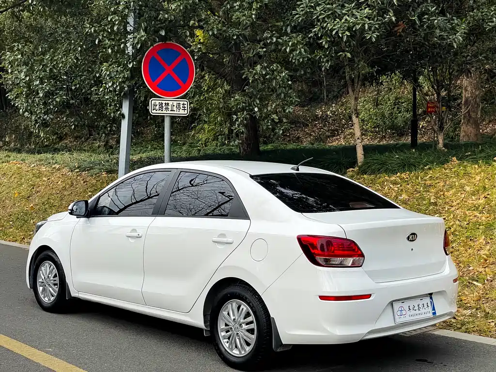 Kia Hyundai Avante 2017 1.4L Manual Smart Edition 2018 - thumbnail 3
