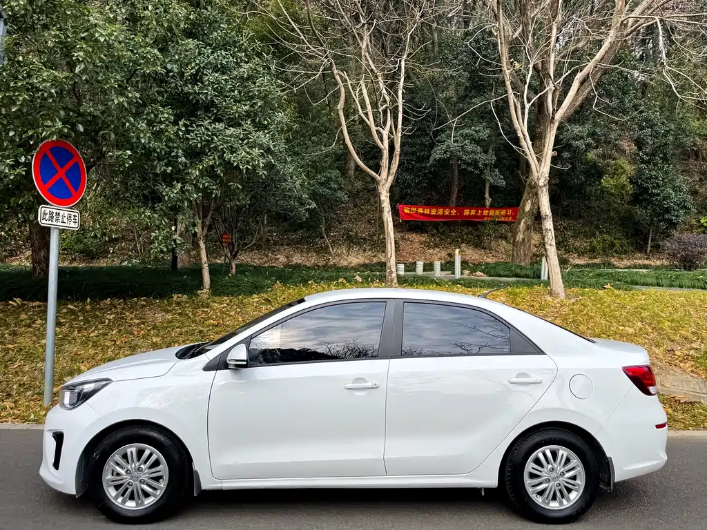 Kia Hyundai Avante 2017 1.4L Manual Smart Edition 2018 - thumbnail 4