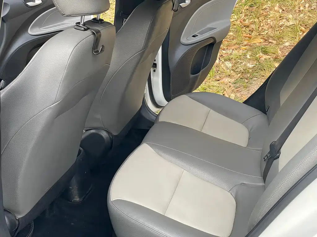 Kia Hyundai Avante 2017 1.4L Manual Smart Edition 2018 - thumbnail 7