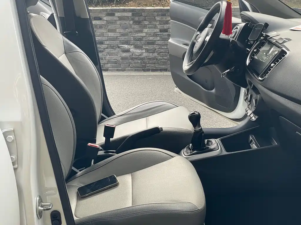 Kia Hyundai Avante 2017 1.4L Manual Smart Edition 2018 - thumbnail 8