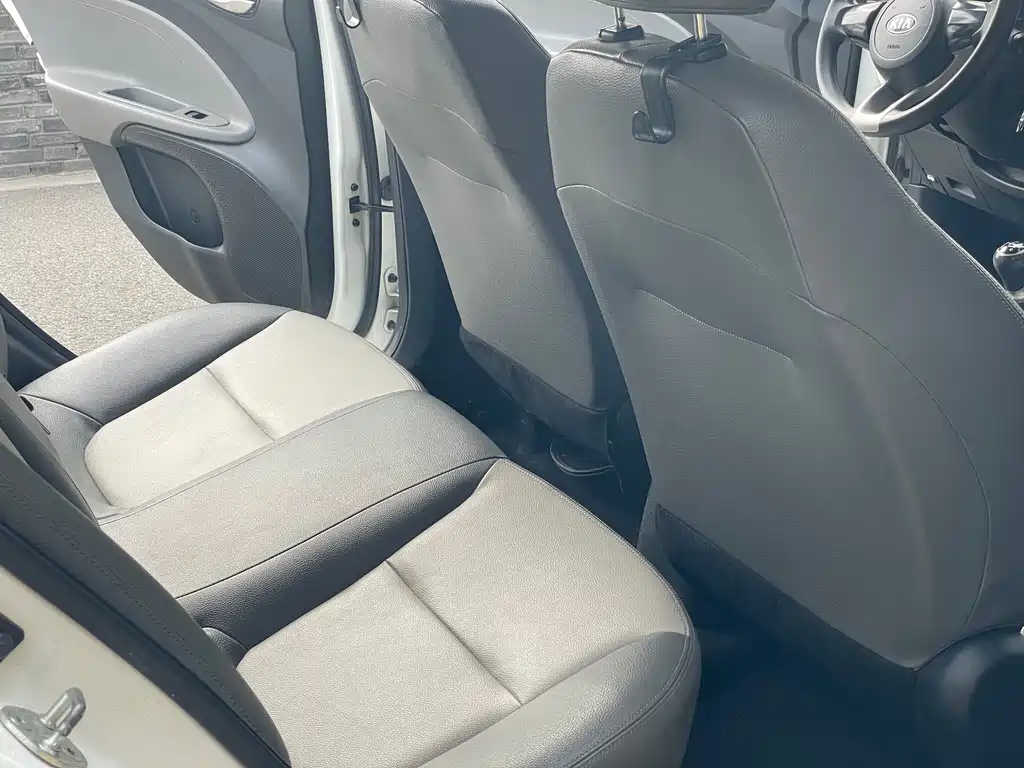 Kia Hyundai Avante 2017 1.4L Manual Smart Edition 2018 - thumbnail 9