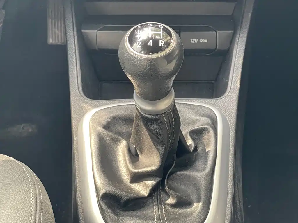 Kia Hyundai Avante 2017 1.4L Manual Smart Edition 2018 - thumbnail 12