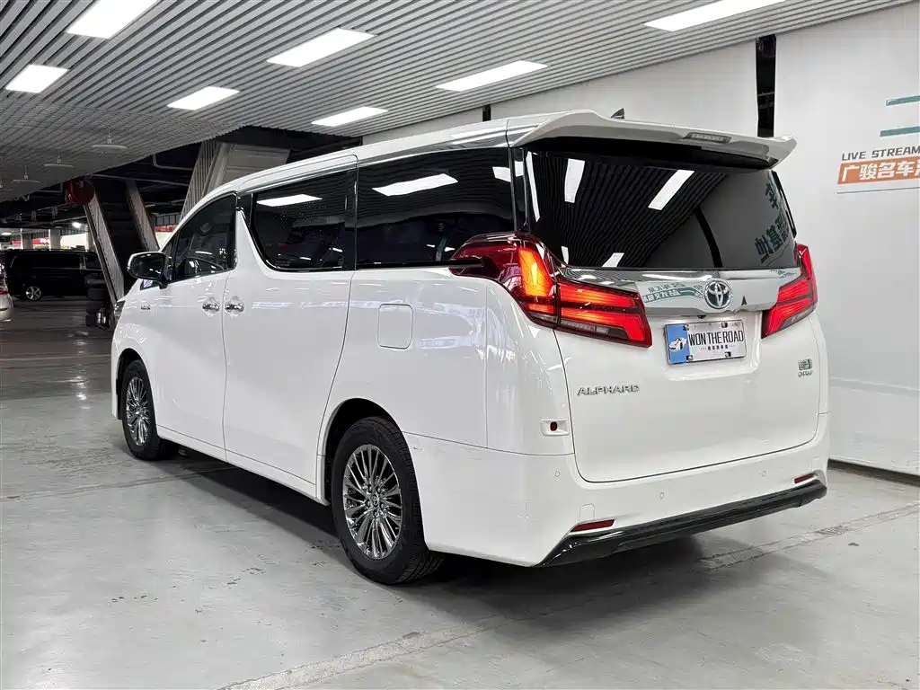 Toyota Alphard 2021 Model Hybrid 2.5L Luxury Version 2023 - thumbnail 3