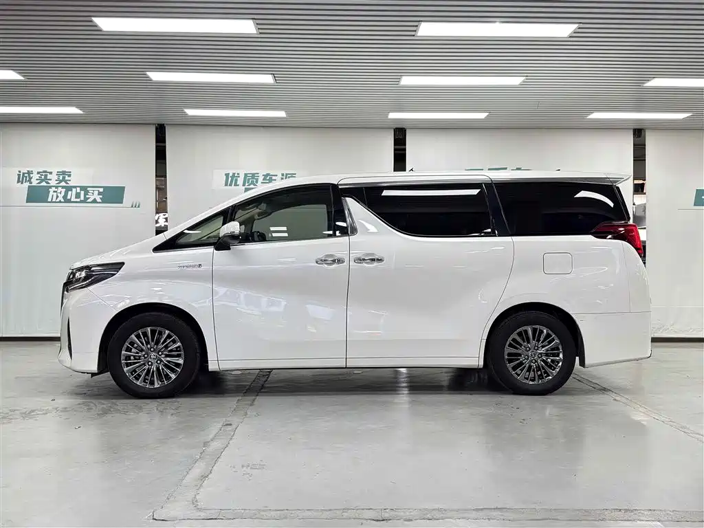 Toyota Alphard 2021 Model Hybrid 2.5L Luxury Version 2023 - thumbnail 4