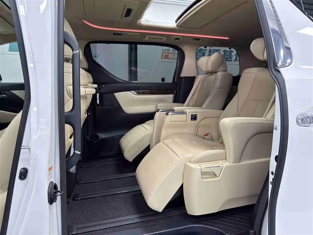 Toyota Alphard 2021 Model Hybrid 2.5L Luxury Version 2023 - thumbnail 10