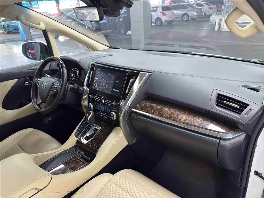 Toyota Alphard 2021 Model Hybrid 2.5L Luxury Version 2023 - thumbnail 17