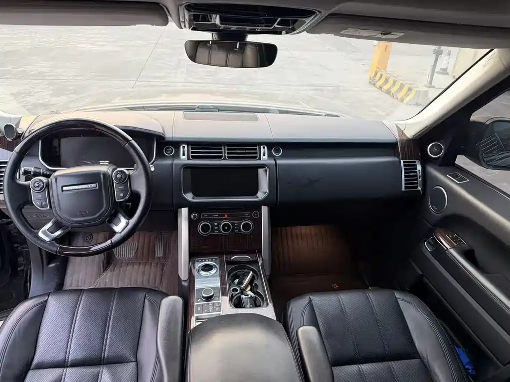 Land Rover Range Rover 2016 3.0 SC V6 Vogue Long Wheelbase 2018 - thumbnail 7