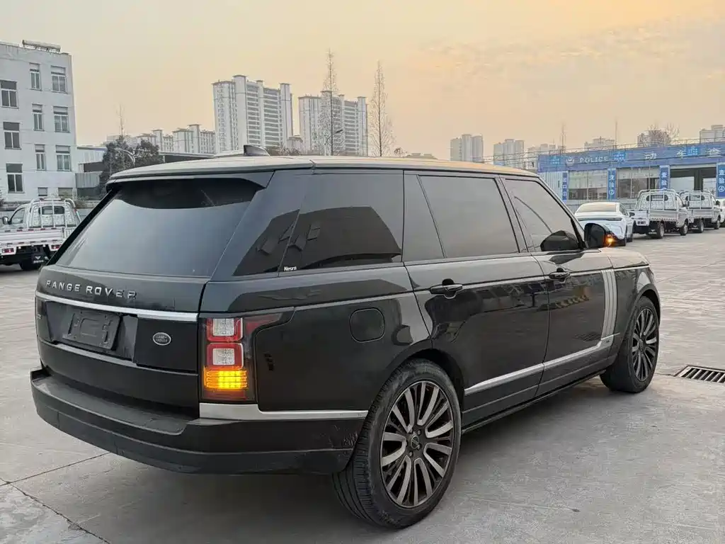 Land Rover Range Rover 2016 3.0 SC V6 Vogue Long Wheelbase 2018 - thumbnail 10