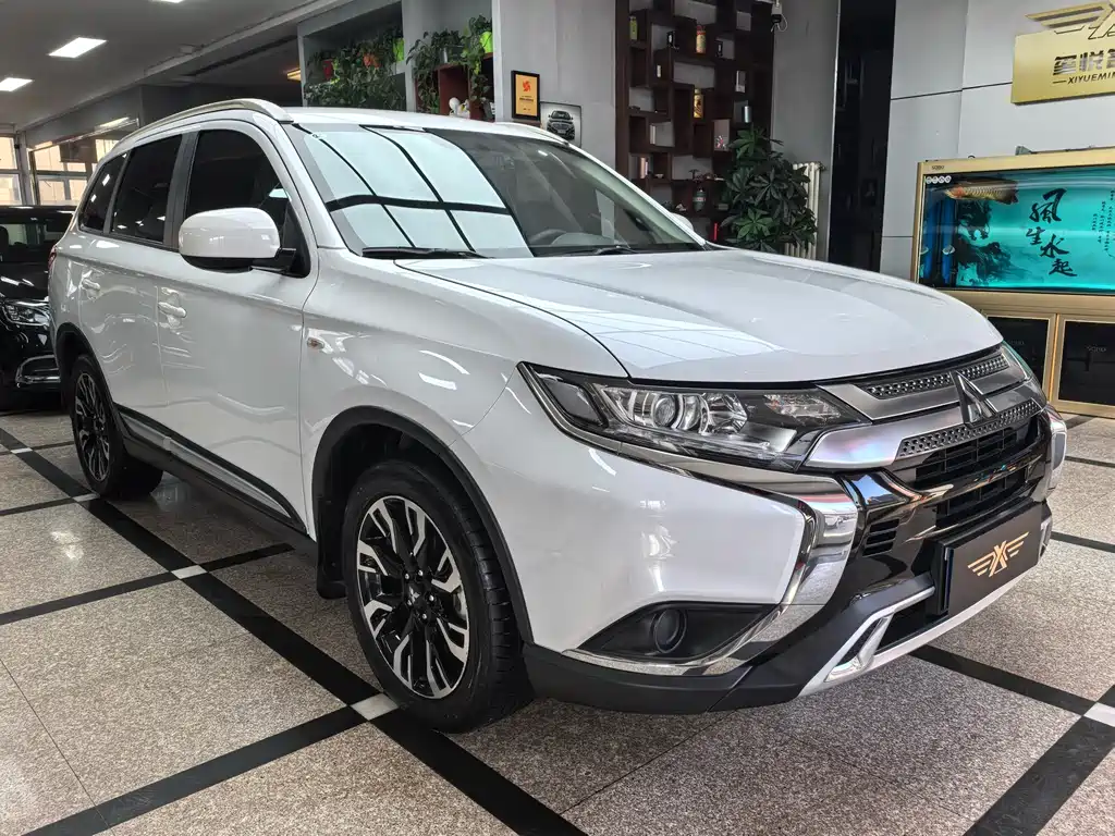 Mitsubishi Outlander 2020 2.0L 2WD Comfort Edition 5-seater 2021 - thumbnail 3