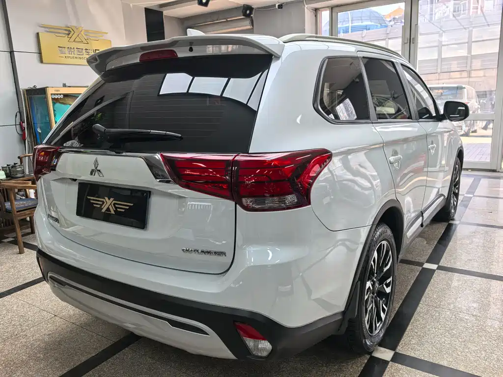 Mitsubishi Outlander 2020 2.0L 2WD Comfort Edition 5-seater 2021 - thumbnail 5