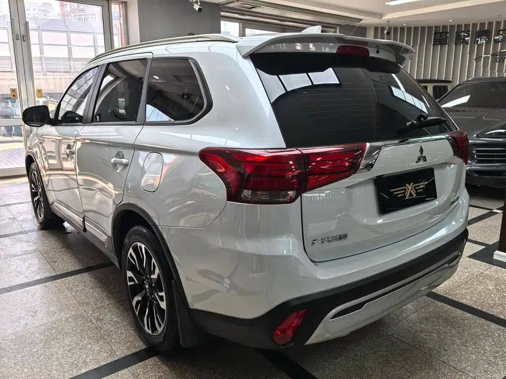 Mitsubishi Outlander 2020 2.0L 2WD Comfort Edition 5-seater 2021 - thumbnail 7