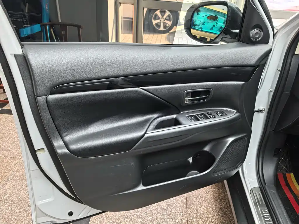 Mitsubishi Outlander 2020 2.0L 2WD Comfort Edition 5-seater 2021 - thumbnail 10