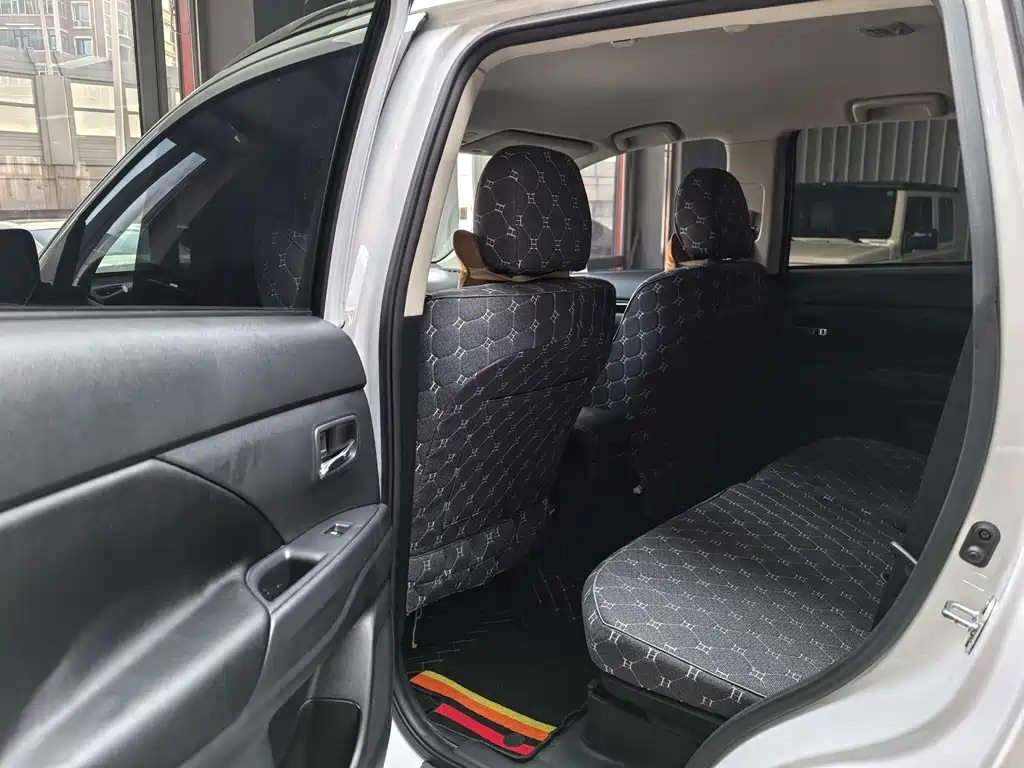 Mitsubishi Outlander 2020 2.0L 2WD Comfort Edition 5-seater 2021 - thumbnail 11
