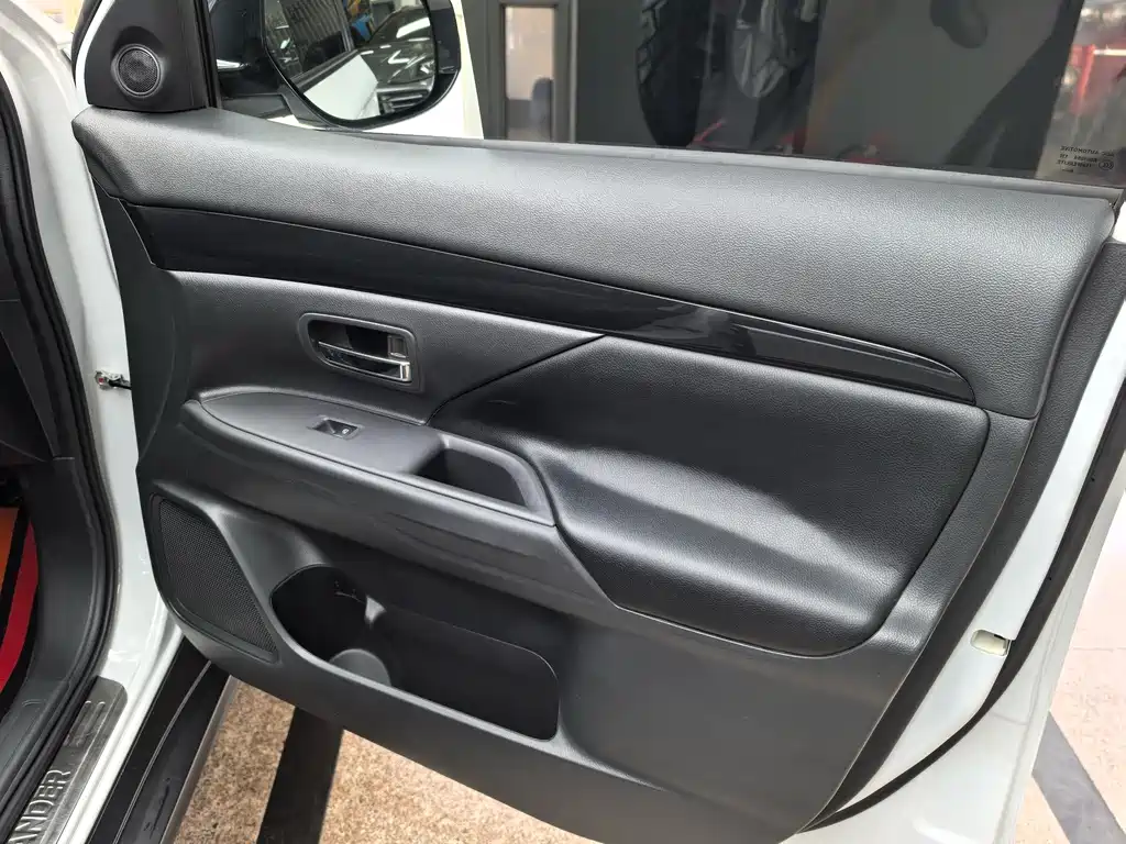 Mitsubishi Outlander 2020 2.0L 2WD Comfort Edition 5-seater 2021 - thumbnail 14