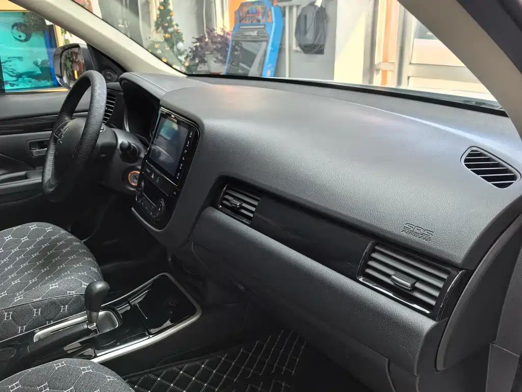 Mitsubishi Outlander 2020 2.0L 2WD Comfort Edition 5-seater 2021 - thumbnail 15