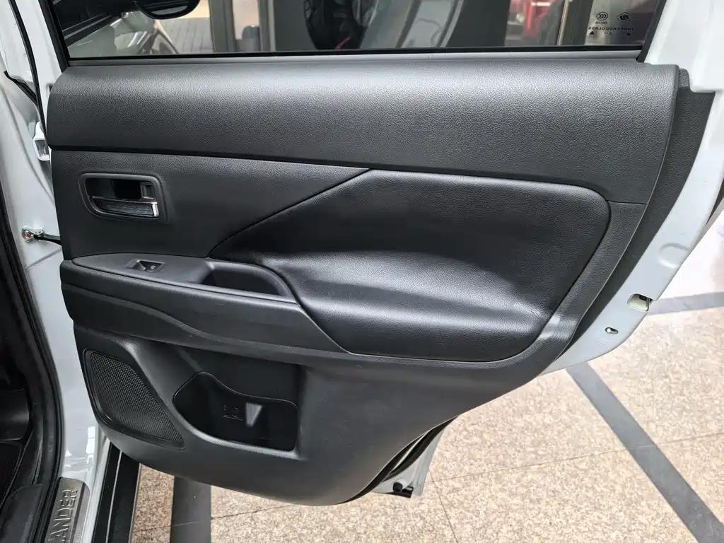 Mitsubishi Outlander 2020 2.0L 2WD Comfort Edition 5-seater 2021 - thumbnail 17
