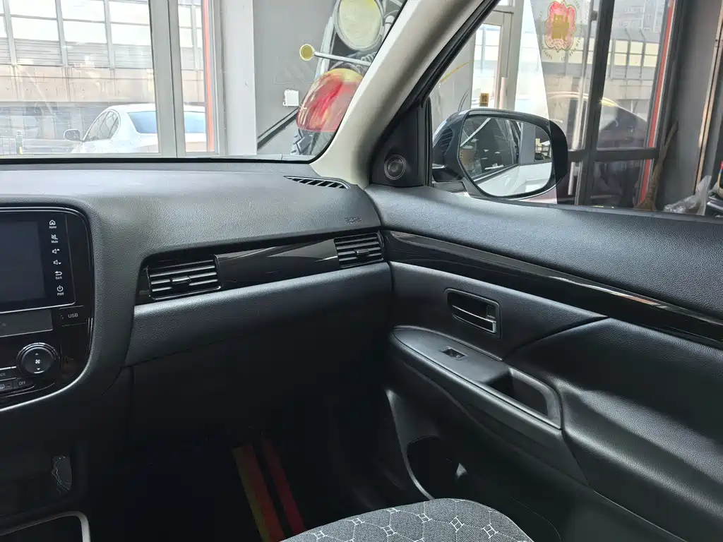 Mitsubishi Outlander 2020 2.0L 2WD Comfort Edition 5-seater 2021 - thumbnail 19