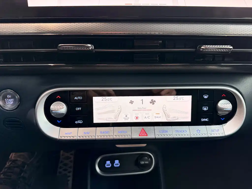Genesis Genesis GV60 2023 Performance AWD Dual Motor Flagship Edition 2023 - thumbnail 9