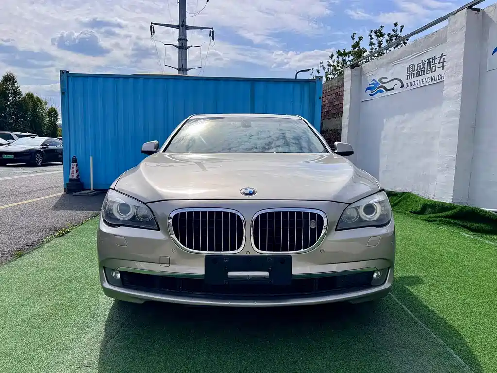 BMW BMW 7 Series 2011 740Li Steinway & Sons Limited Edition 2010 - thumbnail 2