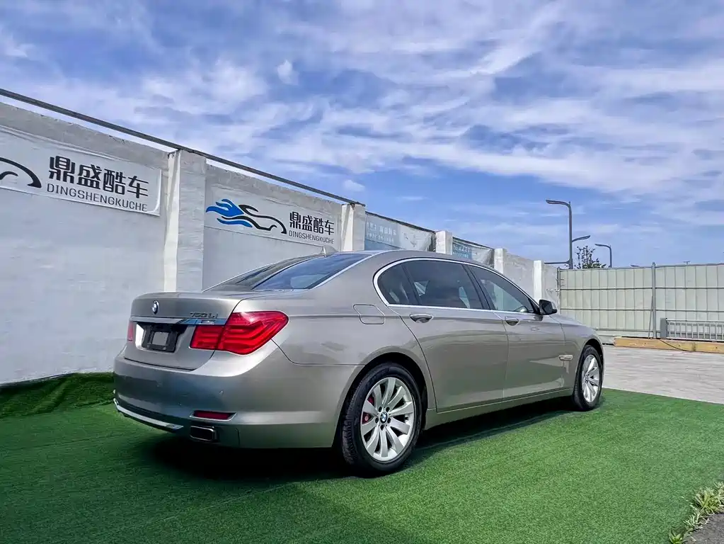 BMW BMW 7 Series 2011 740Li Steinway & Sons Limited Edition 2010 - thumbnail 4