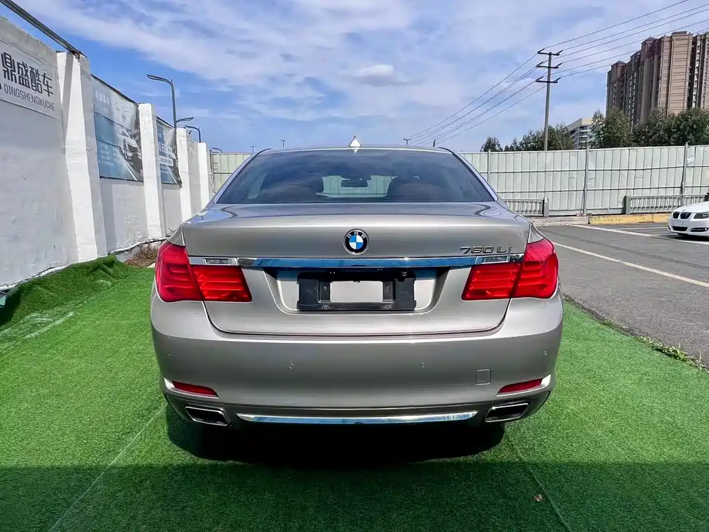 BMW BMW 7 Series 2011 740Li Steinway & Sons Limited Edition 2010 - thumbnail 5