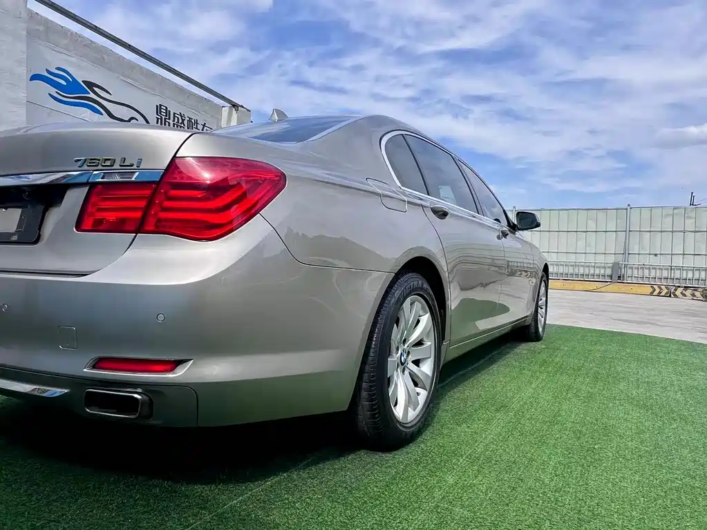 BMW BMW 7 Series 2011 740Li Steinway & Sons Limited Edition 2010 - thumbnail 8