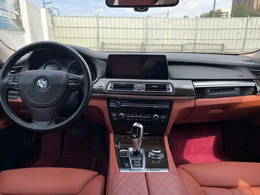BMW BMW 7 Series 2011 740Li Steinway & Sons Limited Edition 2010 - thumbnail 11