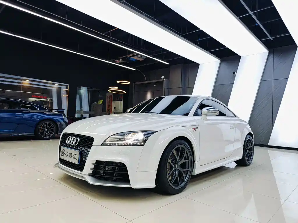 Audi Audi TT 2011 TT Coupe 2.0 TFSI 2012